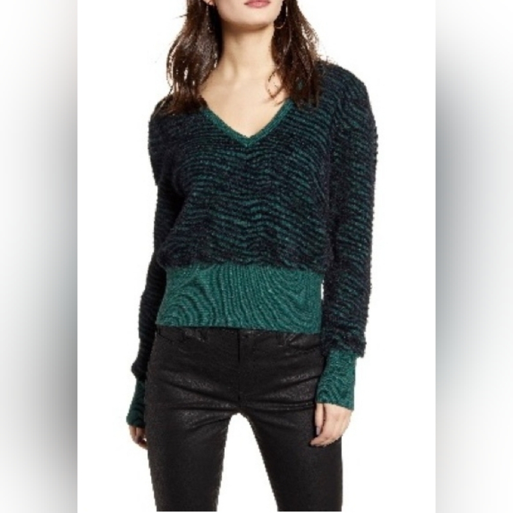 ASTR The Label Women's Tiger Stripe V Neck Pullover Fuzzy Sweater S